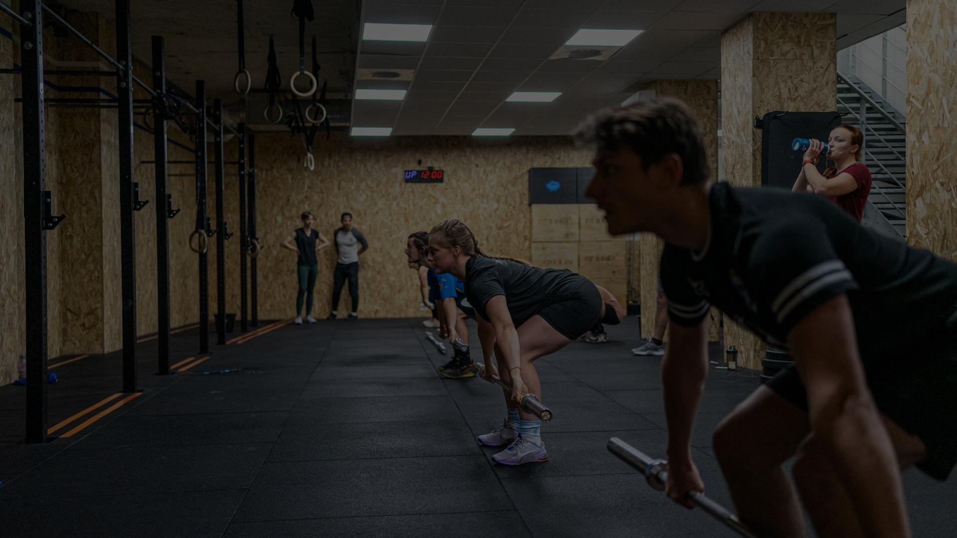Entrainement d'haltérophilie dans une session de CrossFit