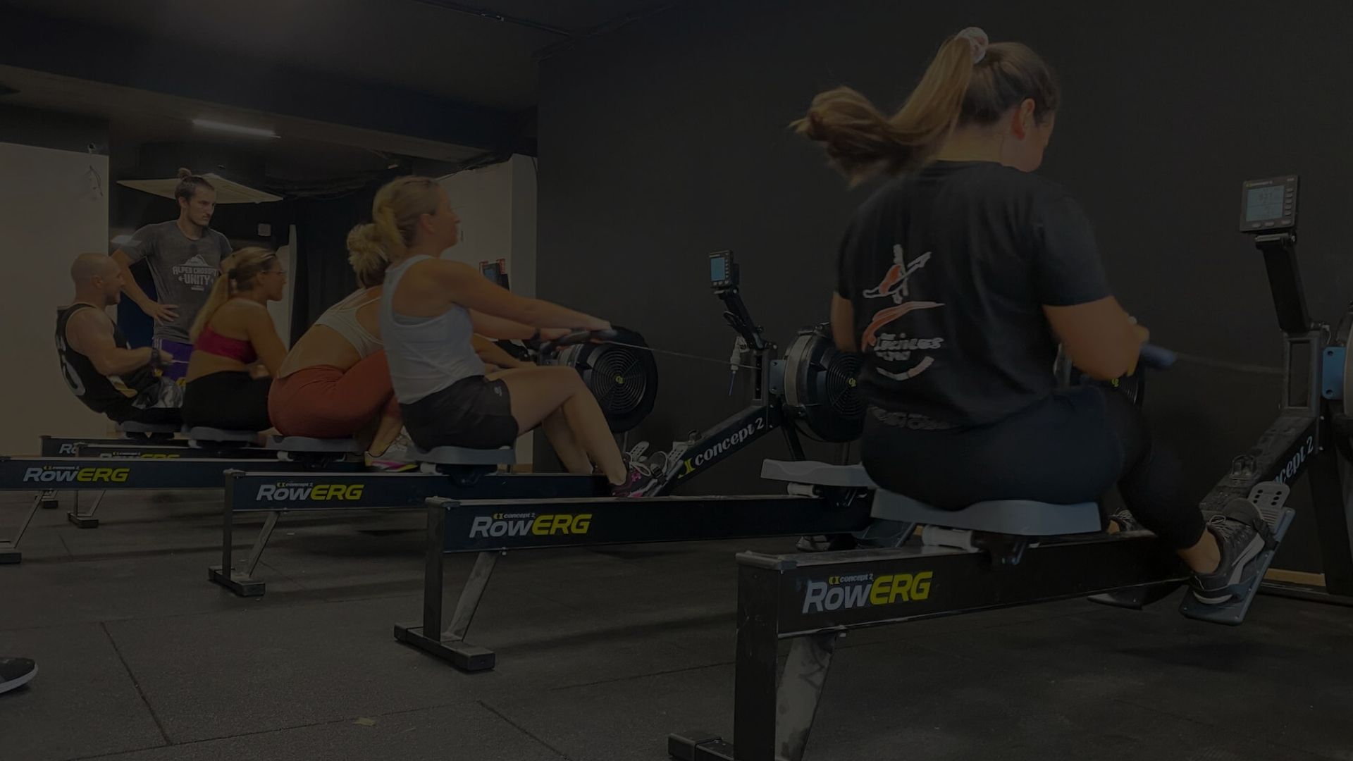 Rameurs alignés avec adhérents CrossFit Heka Lyon